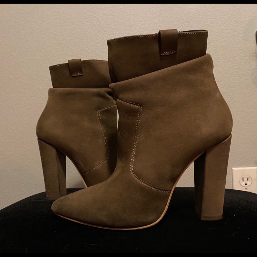 Steve Madden High heeled ankle boots.